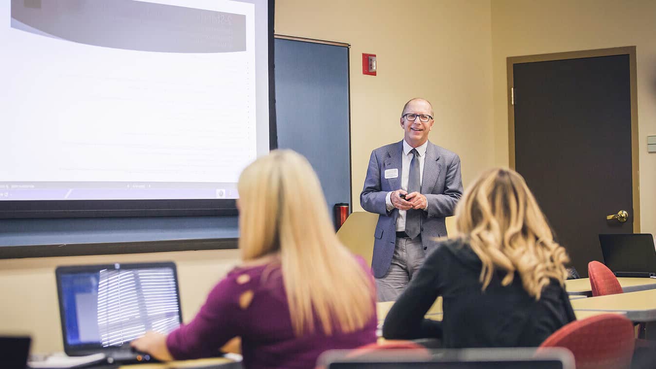 A professor teaching students: Pursue an Ed.S. in Educational Leadership – Higher Education Leadership and Management degree at Regent University.