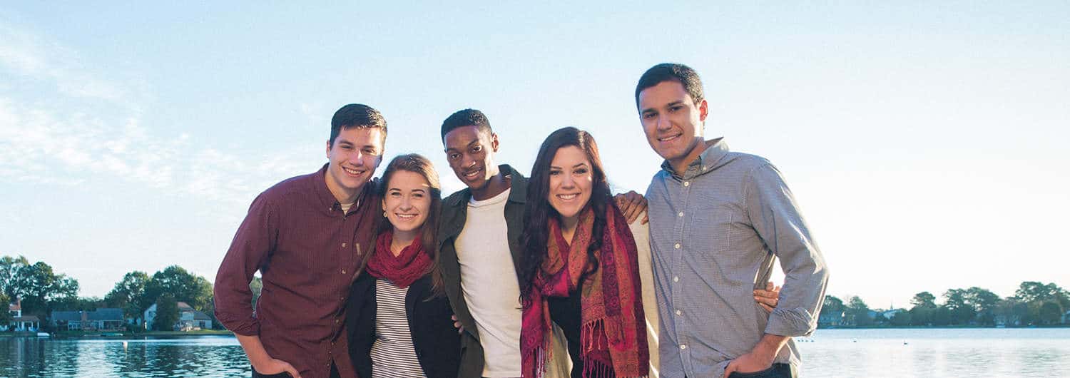 A group of Regent University alumni.
