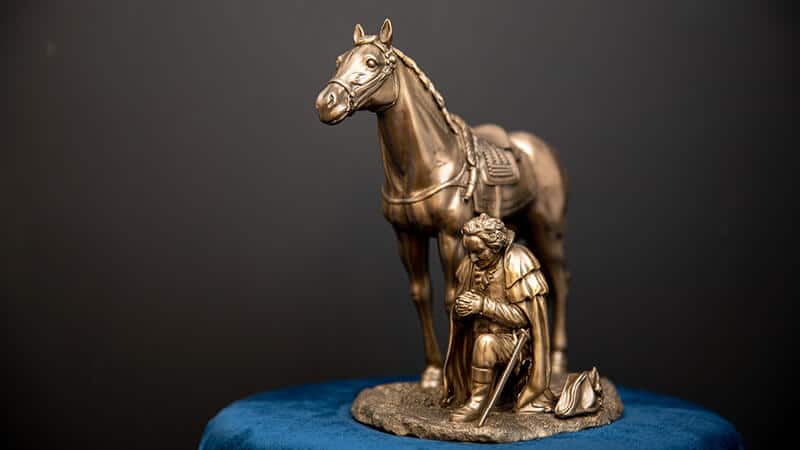 The  bronze statesman award statue featuring George Washington and his steed.