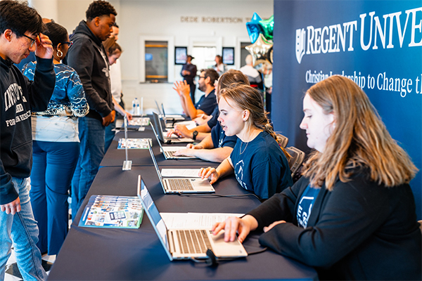 Students registering with an early enrollment deposit; Regent University's College Preview Weekend