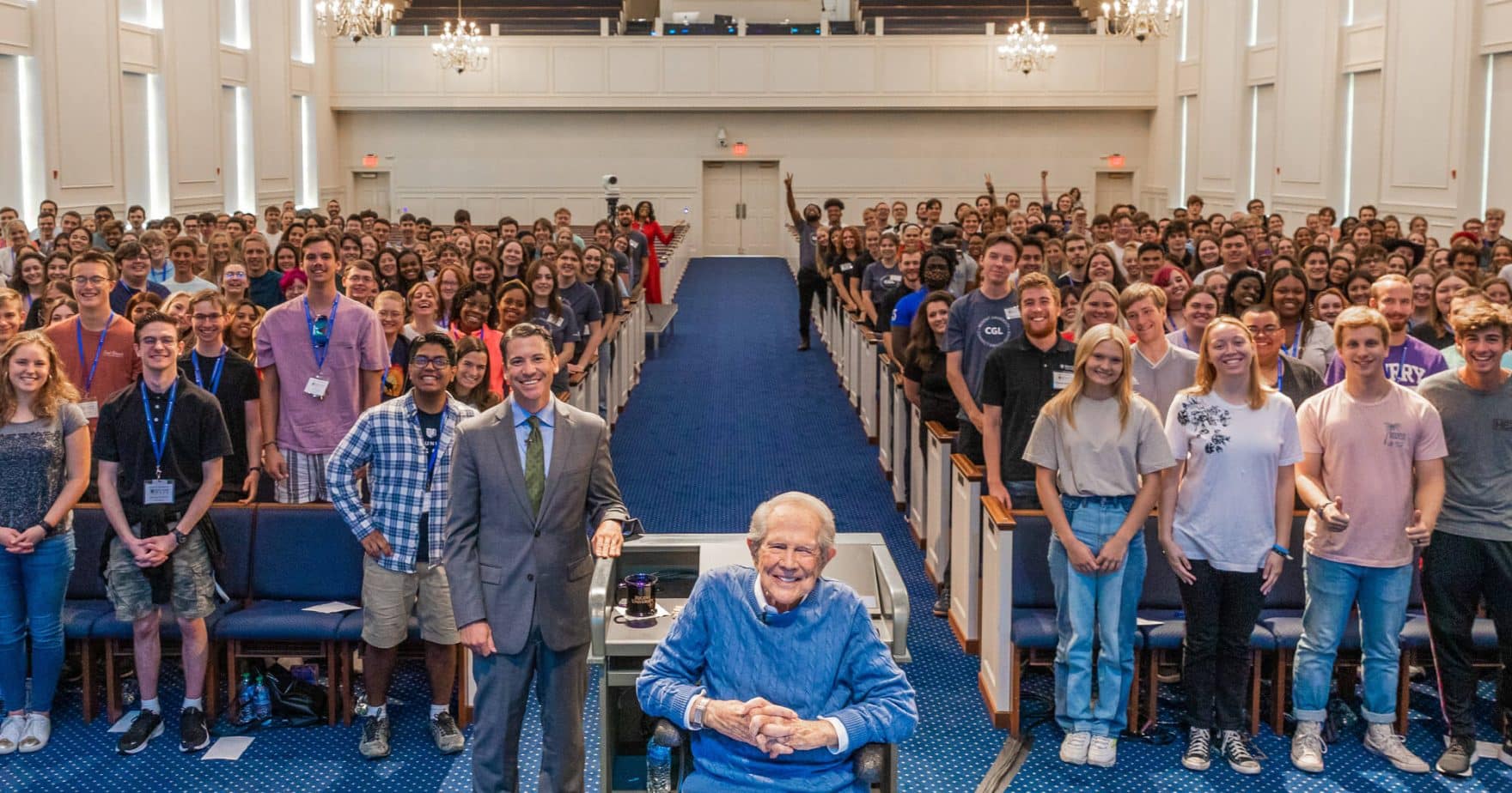 Dr. M.G. “Pat” Robertson with the freshman class at the College of Arts & Sciences’ Chancellor’s Forum.