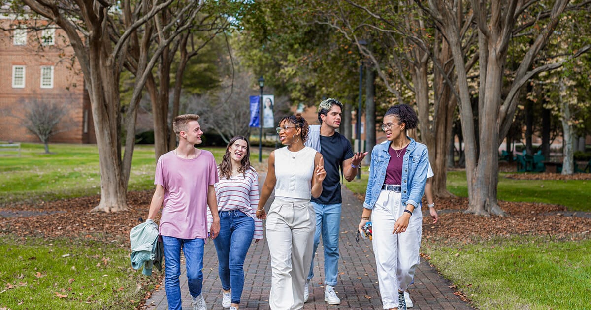 What to Wear on a College Tour | Regent University