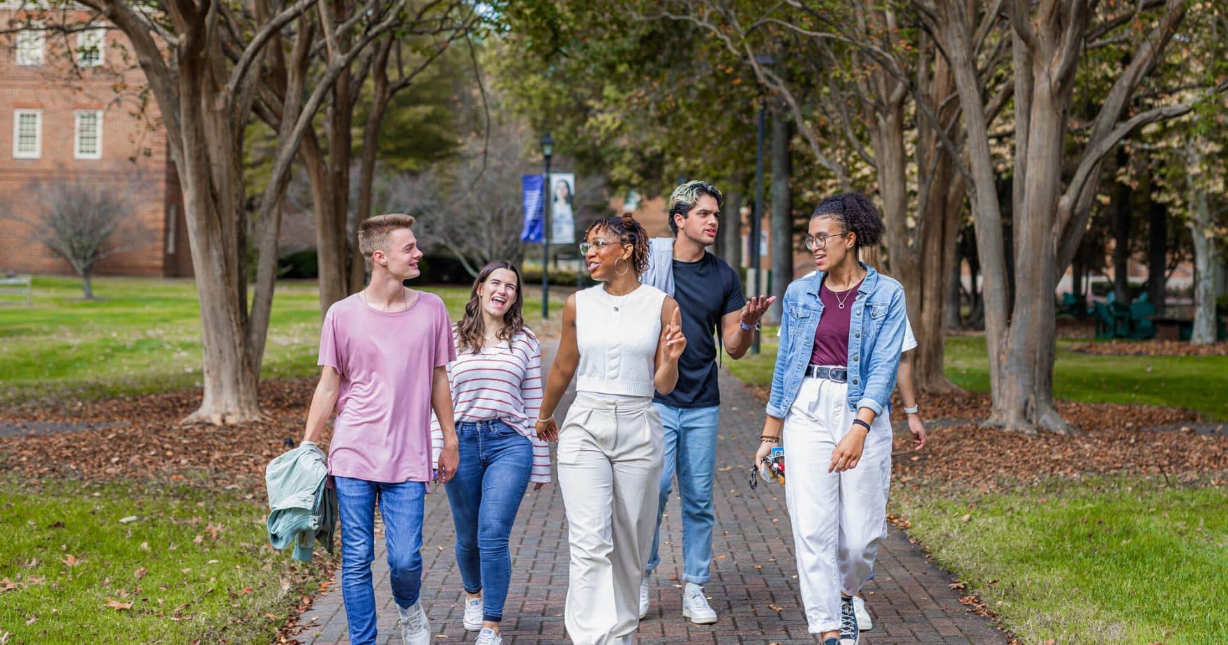 Discover what to wear on a college tour at Regent University.