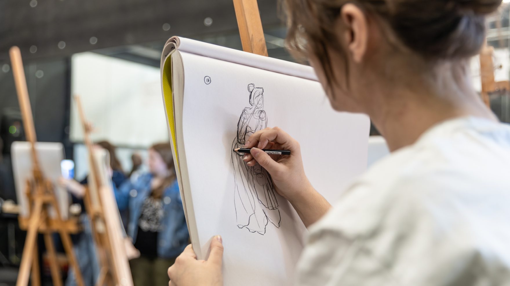 Student drawing in art class at Regent University; Learn what is studio art